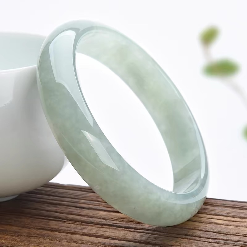 Lighting & Home Decor Studio - Myanmar Old Mine Bracelet, Light Jade