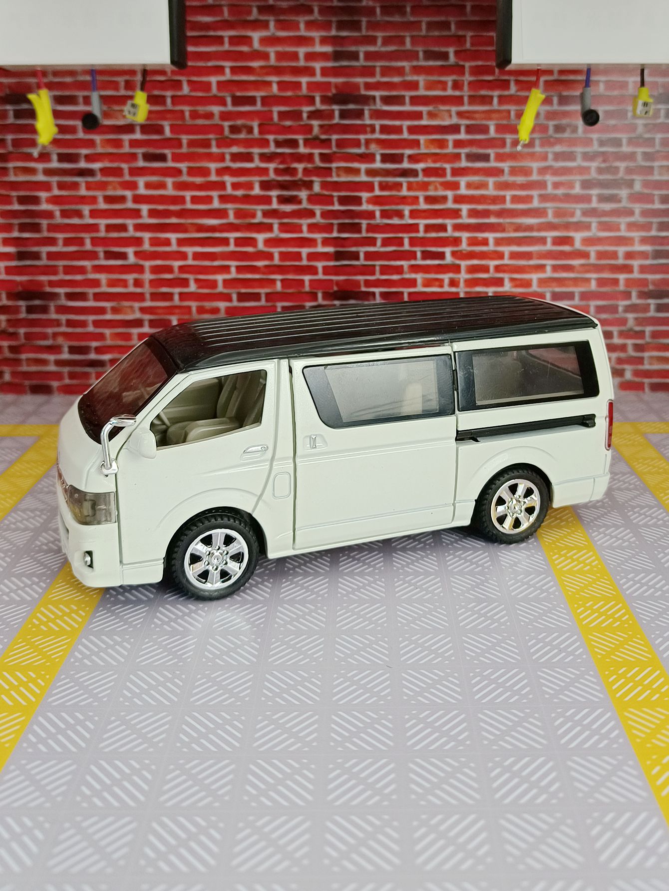 1:32 simulation Toyota Hiace a - Decor Lighting Returns ulasan dan harga